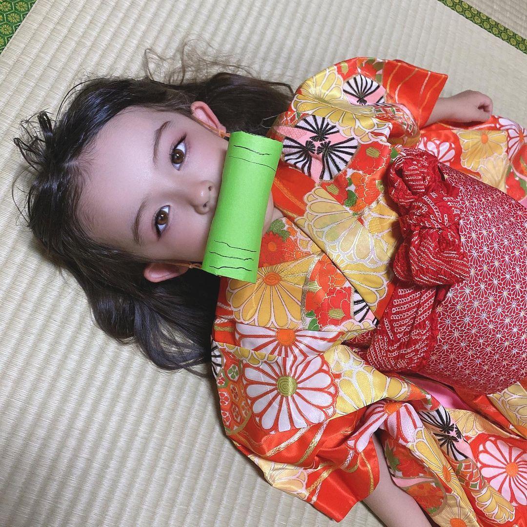 【Cosplay欣赏】6岁混血萝莉 甜味弥漫 甜味弥漫还原《鬼灭之刃》坠姬，魅惑造型引日本网友不满！