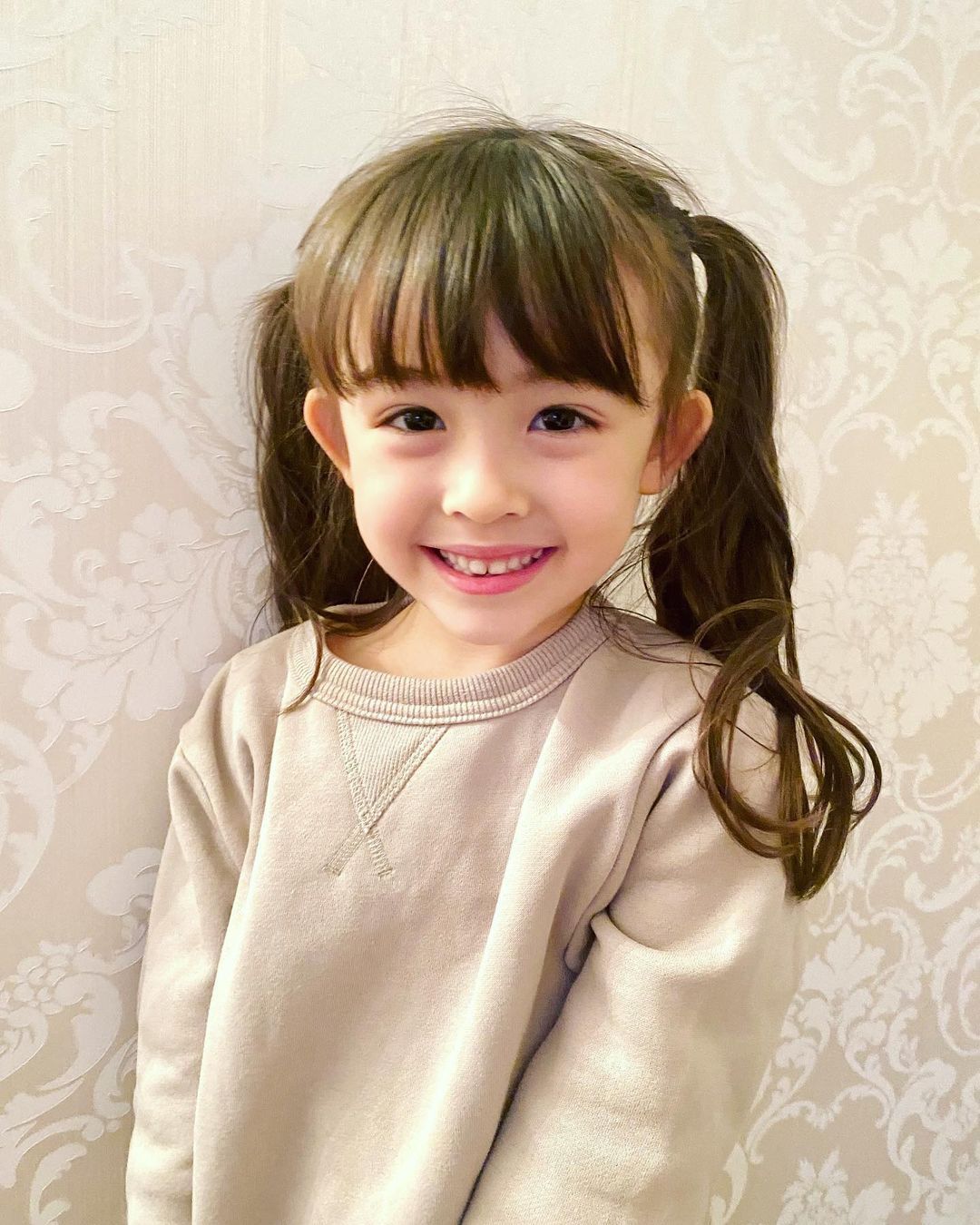 【Cosplay欣赏】6岁混血萝莉 甜味弥漫 甜味弥漫还原《鬼灭之刃》坠姬，魅惑造型引日本网友不满！